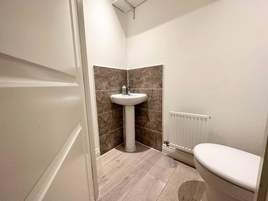 Serene Home Ideally Connected To Central London Bromley Exterior photo